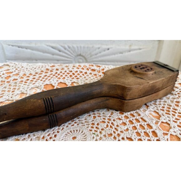 Antique Wooden Handheld Citrus Lemon Press Juicer With Metal Hinges & Rustic Fin - Picture 1 of 13